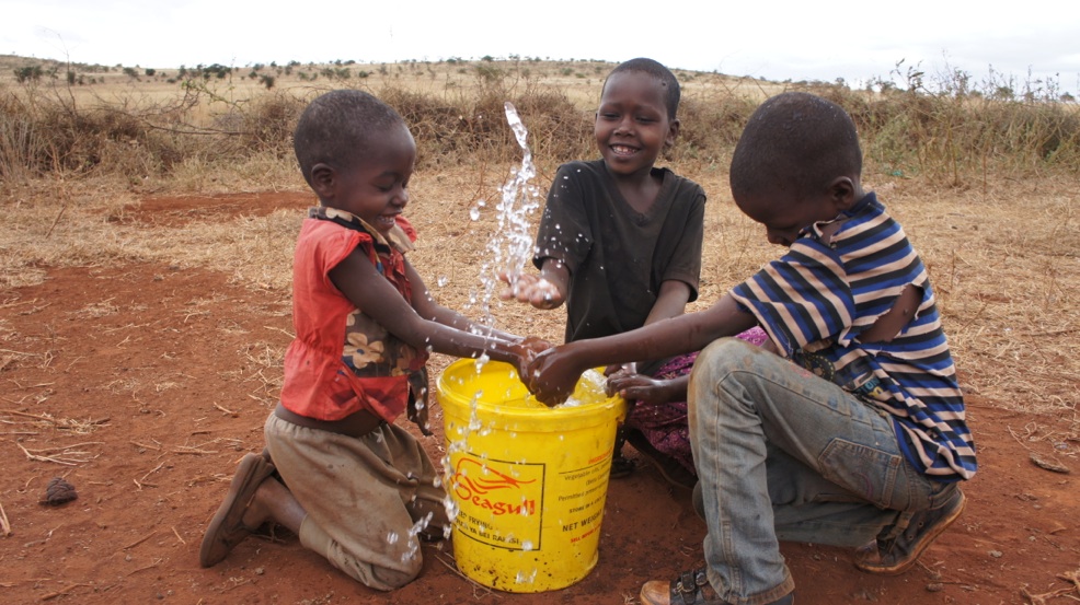 Sauberes Wasser ist Leben. Wir bauen Brunnen, damit es nicht daran fehlt.